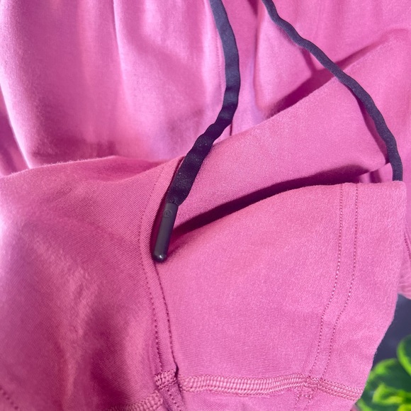 Lululemon - Picture 8 of 14